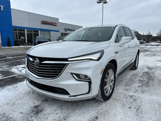 Used 2024 Buick Enclave Essence w/ Experience Buick Package image 2