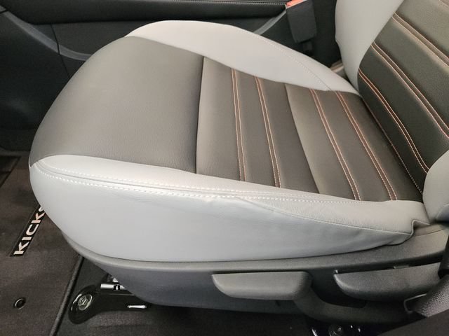 Used 2023 Nissan Kicks SR w/ SR Premium Package FWD image 18