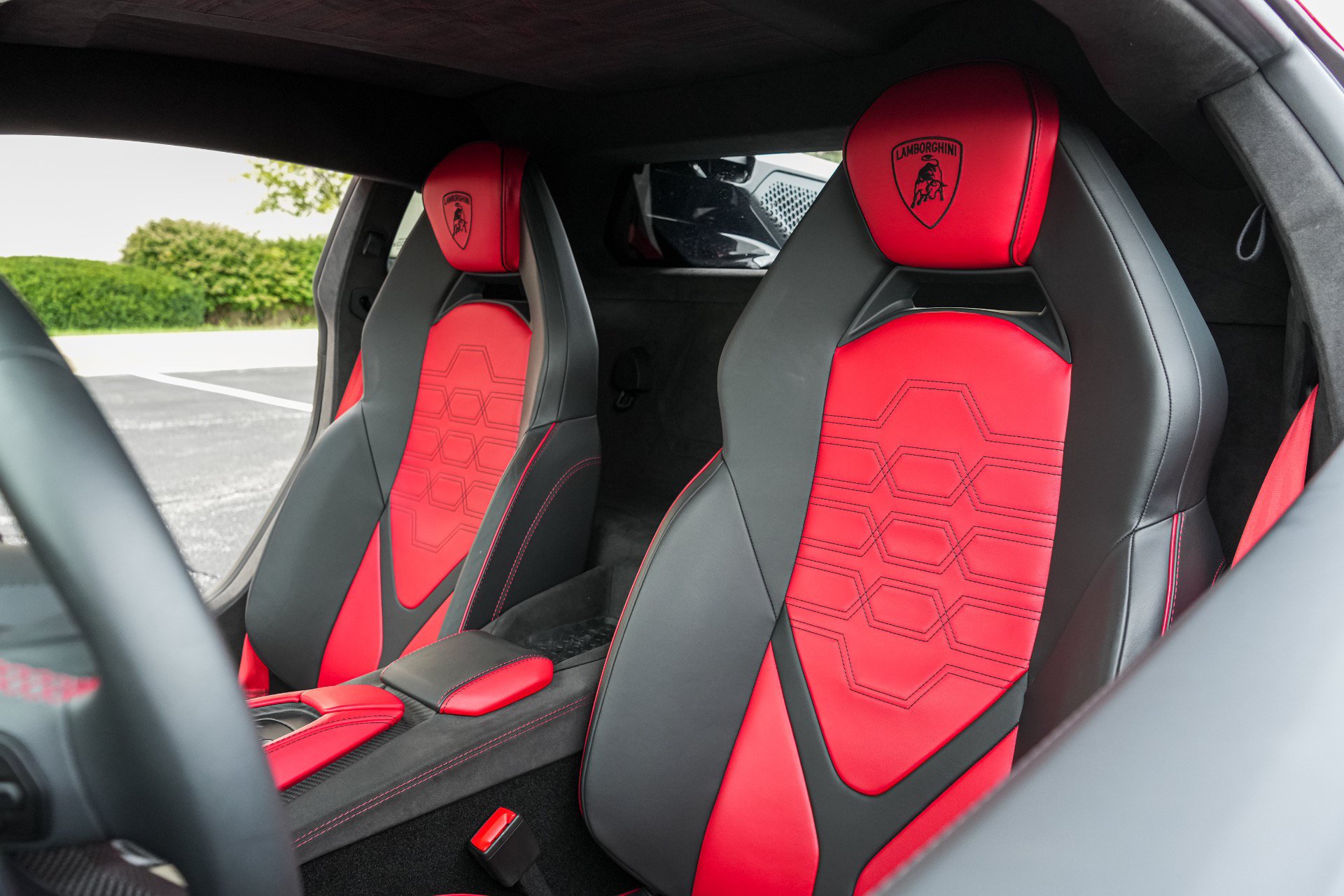 Used 2025 Lamborghini Revuelto AWD/4WD image 32