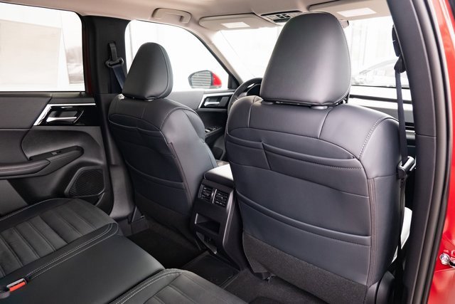New 2025 Mitsubishi Outlander SE image 25