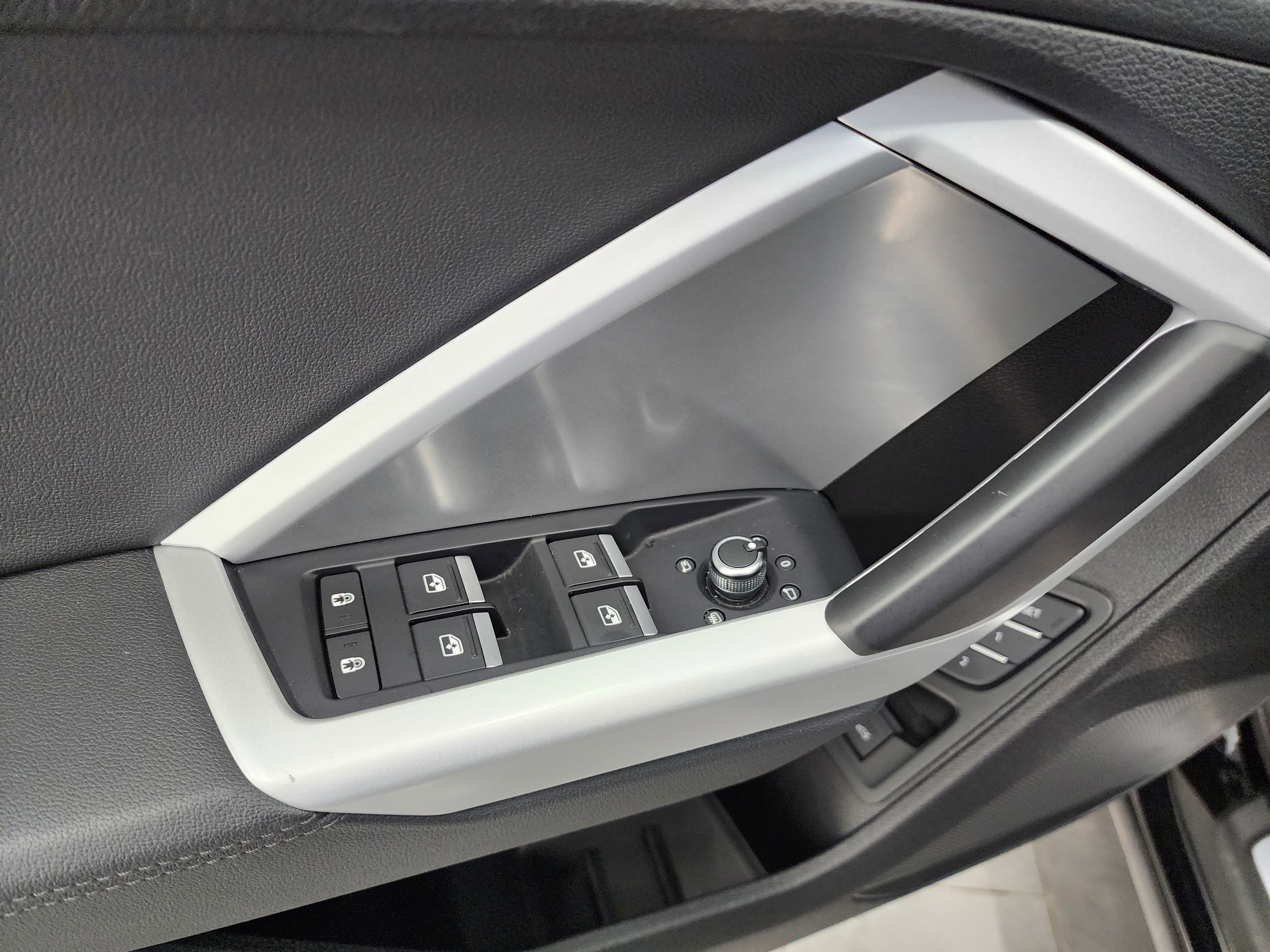 Used 2024 Audi Q3 2.0T Premium image 39