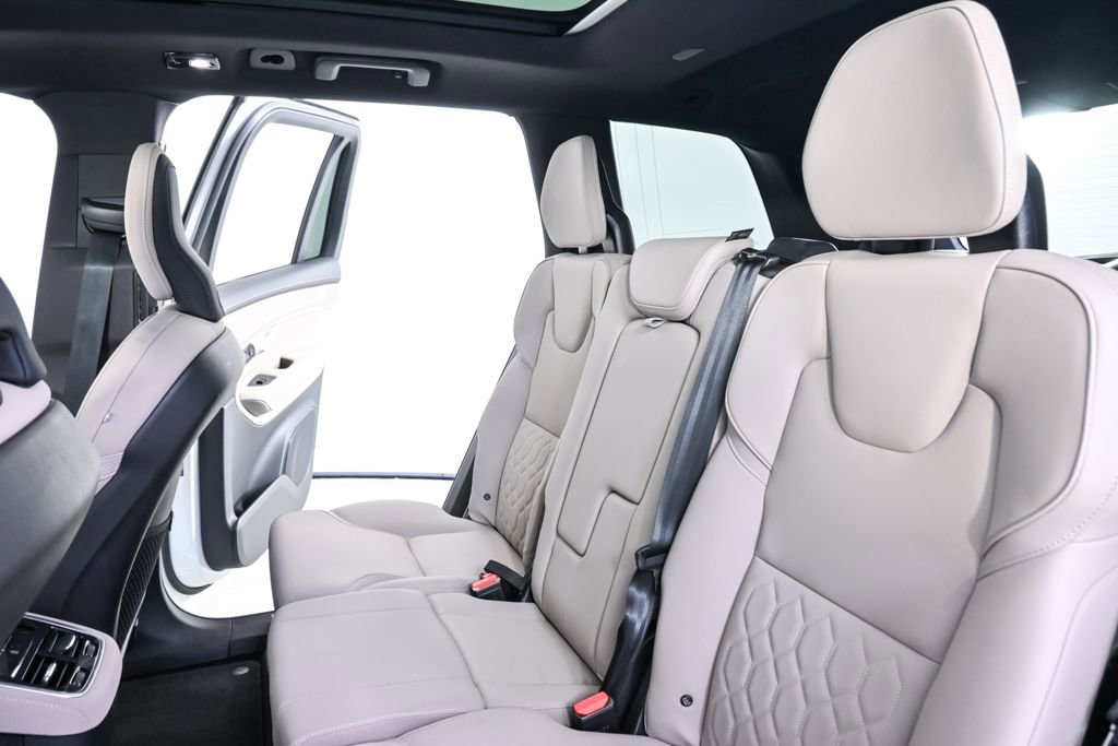 Certified 2025 Volvo XC90 B6 Plus image 23