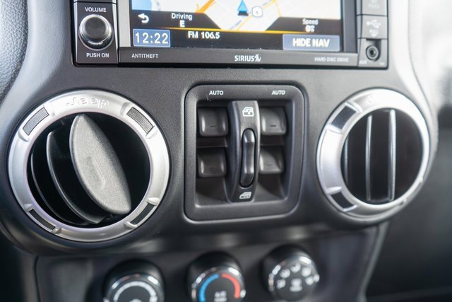 Used 2017 Jeep Wrangler Unlimited Rubicon w/ Connectivity Group image 26