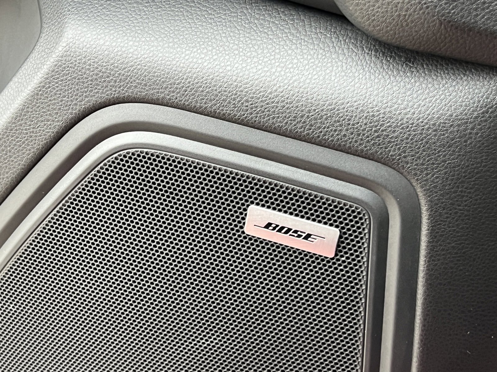 Certified 2025 Porsche Macan image 30