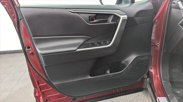 Used 2021 Toyota RAV4 LE AWD/4WD image 13