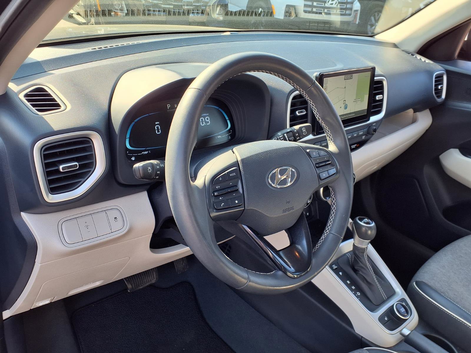 Certified 2023 Hyundai Venue Limited FWD image 9