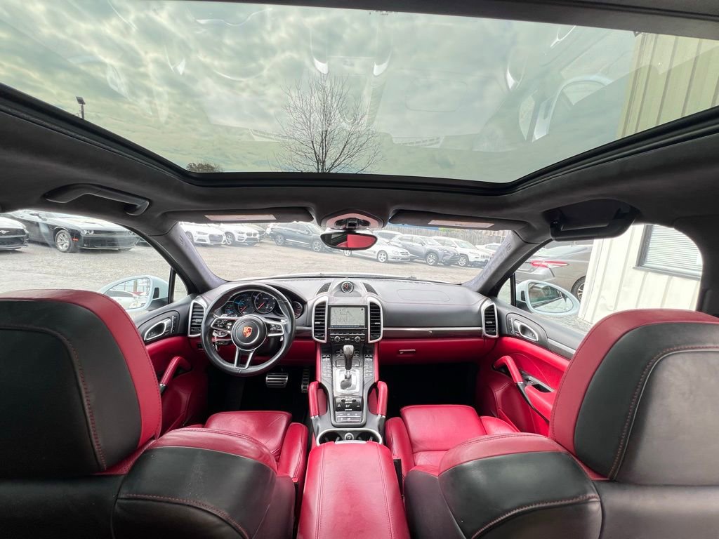 Used 2015 Porsche Cayenne Turbo image 15