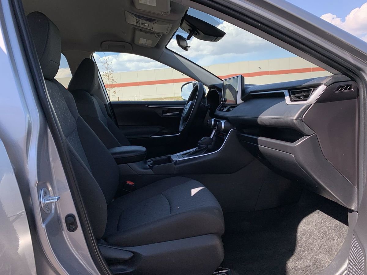 Used 2025 Toyota RAV4 XLE AWD/4WD image 28