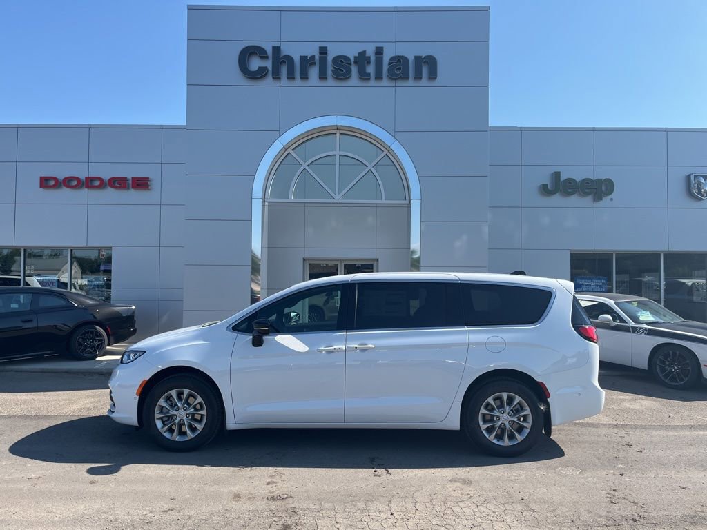 New 2025 Chrysler Pacifica Select image 1