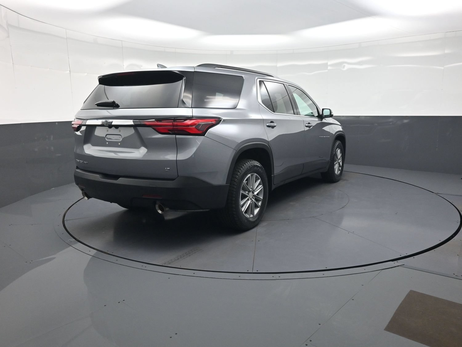 Used 2023 Chevrolet Traverse LT AWD/4WD image 3