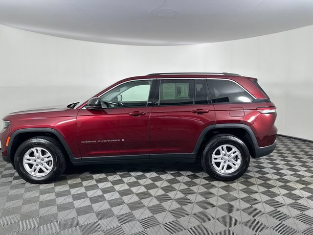 Used 2023 Jeep Grand Cherokee Laredo AWD/4WD image 26