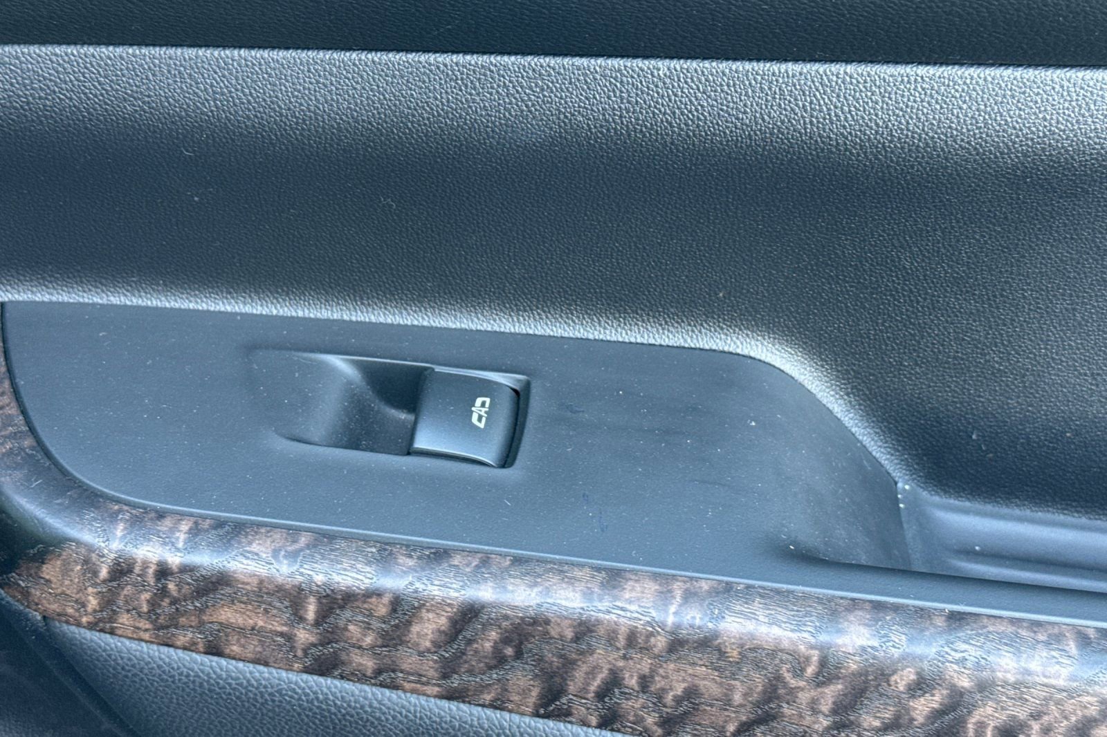 Used 2023 GMC Acadia Denali w/ Black Diamond Edition image 22