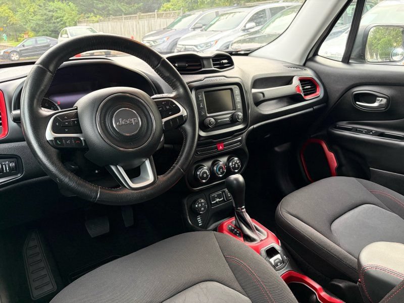 Used 2015 Jeep Renegade Trailhawk AWD/4WD image 13
