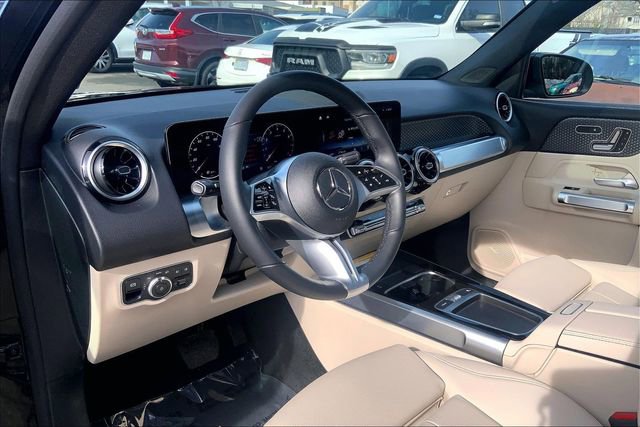 Used 2026 Mercedes-Benz GLB 250 4MATIC image 14