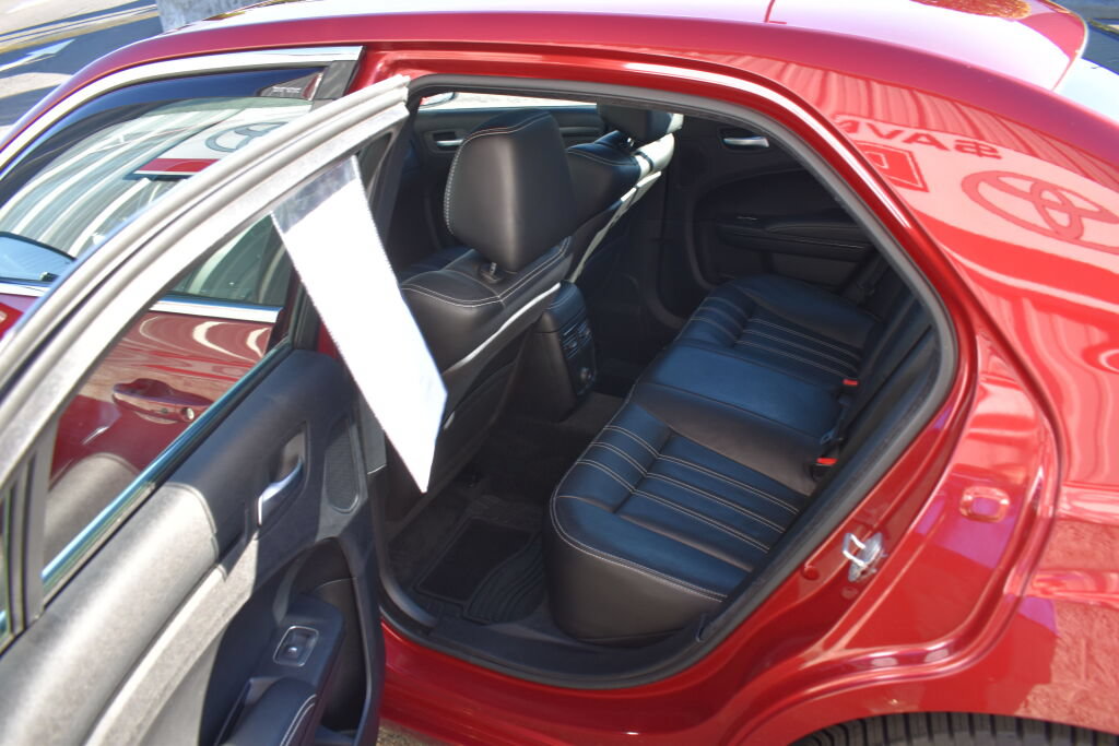 Used 2013 Chrysler 300 S RWD image 20