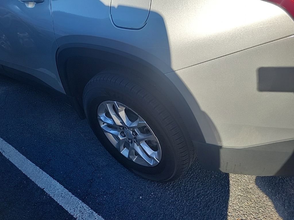 Used 2021 Chevrolet Traverse LS image 14