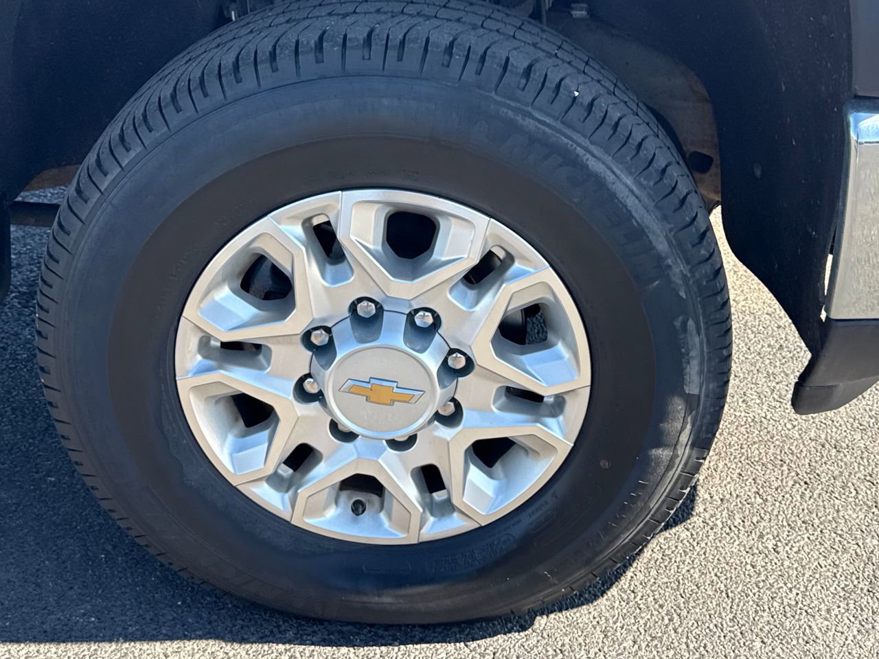 Used 2024 Chevrolet Silverado 3500 LT w/ Convenience Package image 9