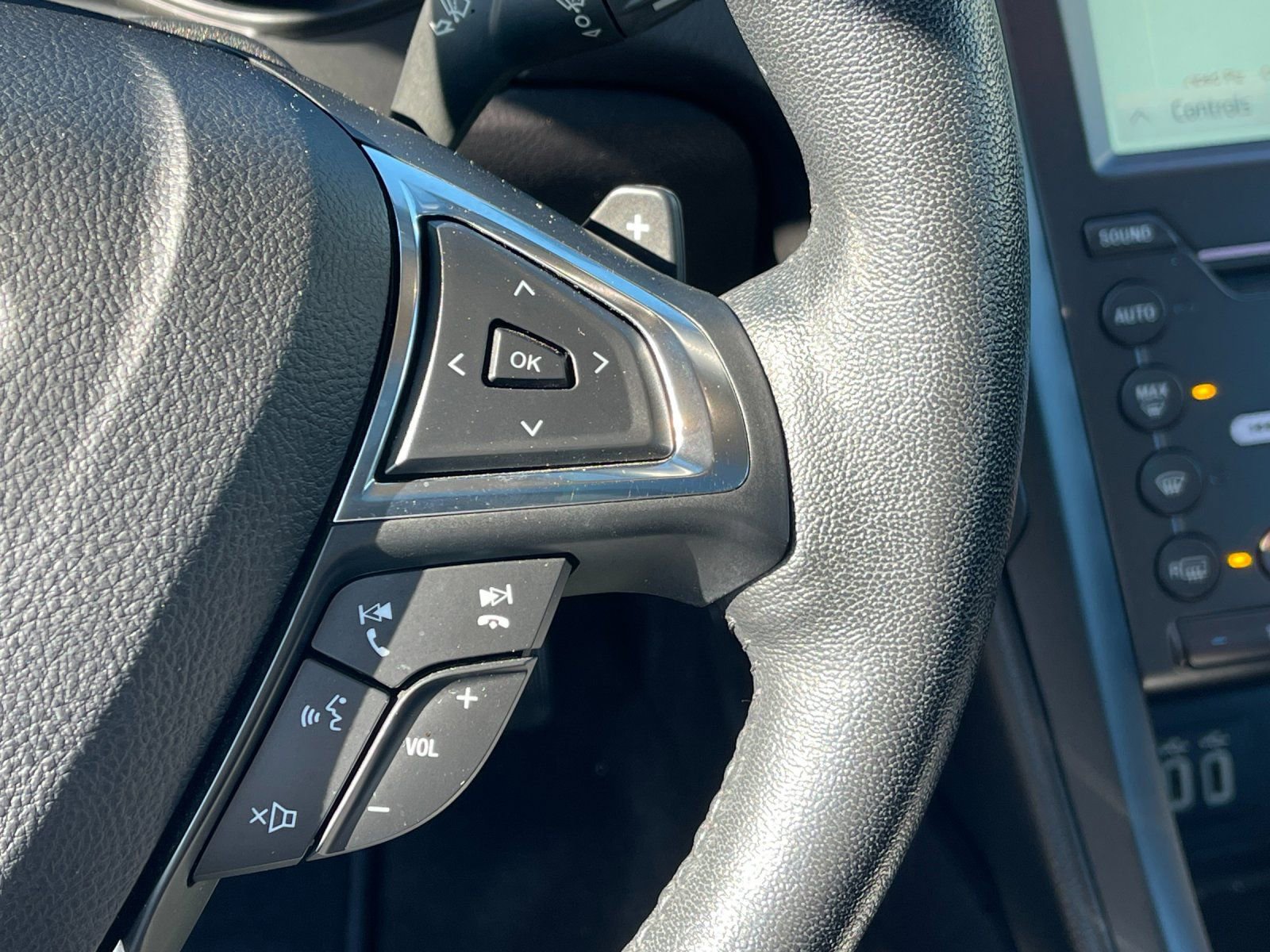 Used 2020 Ford Fusion Titanium image 28