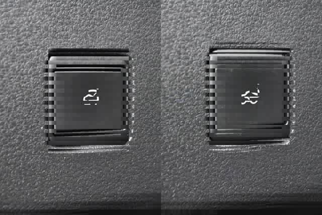 Certified 2023 Volkswagen Atlas Cross Sport SE w/ Panoramic Sunroof Package image 13