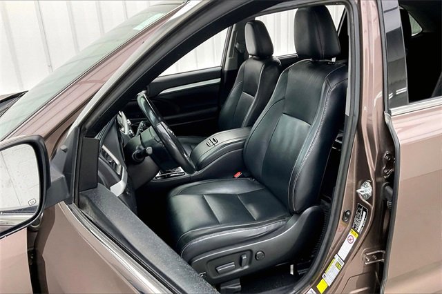 Used 2017 Toyota Highlander XLE image 8