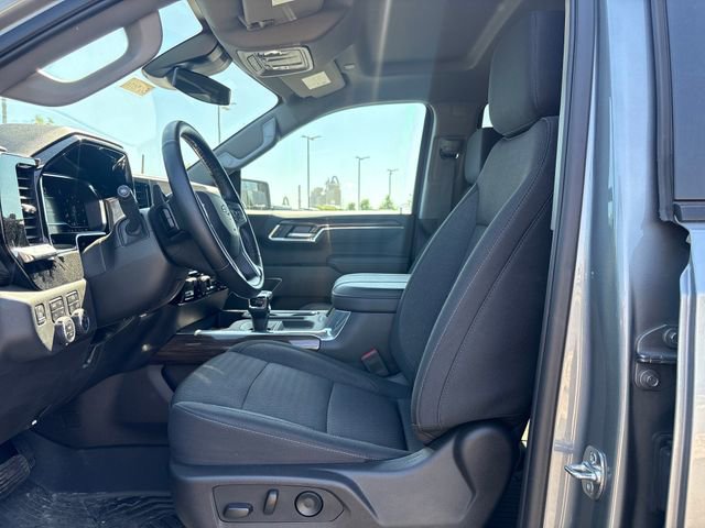Used 2025 Chevrolet Silverado 1500 LT Trail Boss w/ Dark Appearance Package AWD/4WD image 10