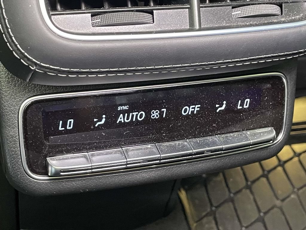 Used 2025 Mercedes-Benz GLS 580 4MATIC image 21