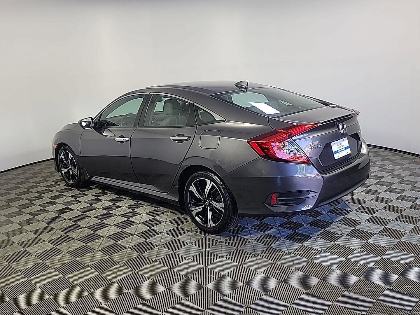 Used 2016 Honda Civic Touring image 10