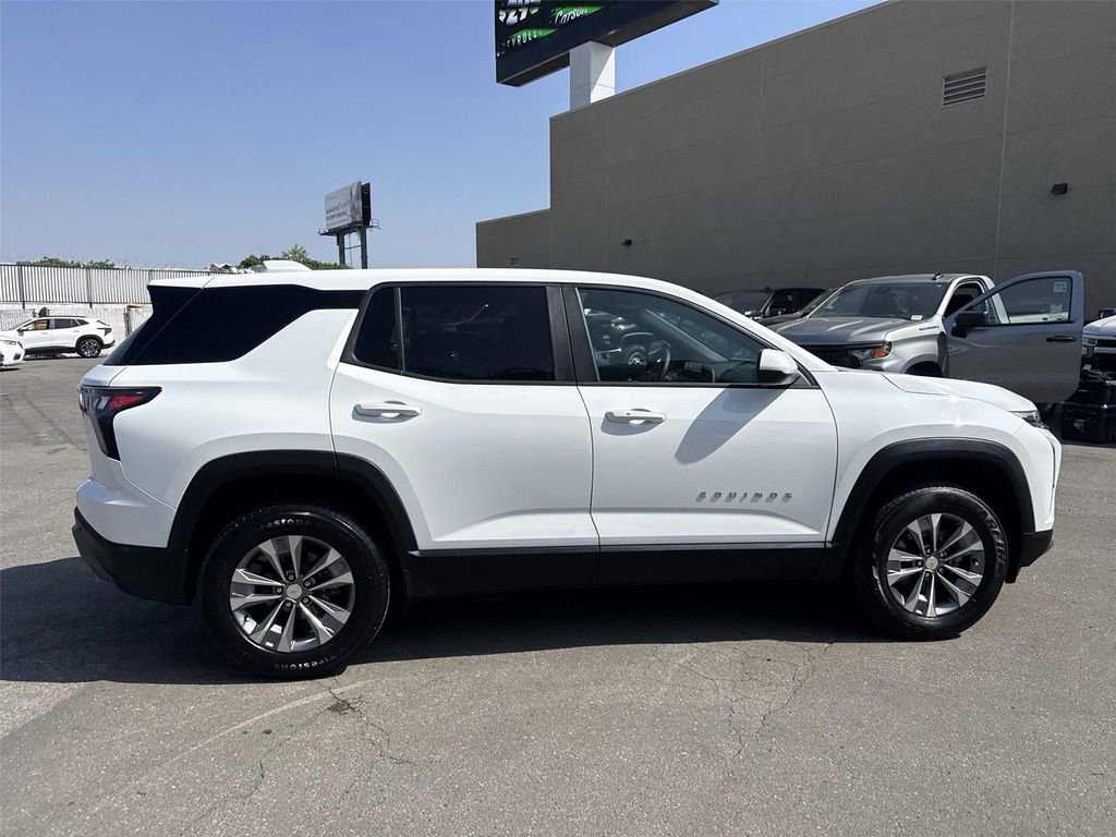 Used 2025 Chevrolet Equinox LT image 2