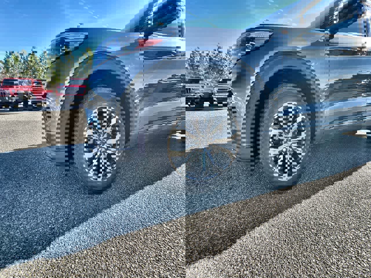 Used 2023 Ford Explorer ST-Line w/ Class IV Trailer Tow Package image 33