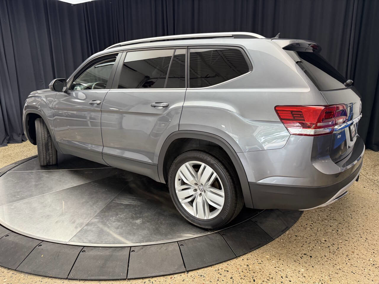 Used 2019 Volkswagen Atlas SE w/ Panoramic Sunroof Package image 5