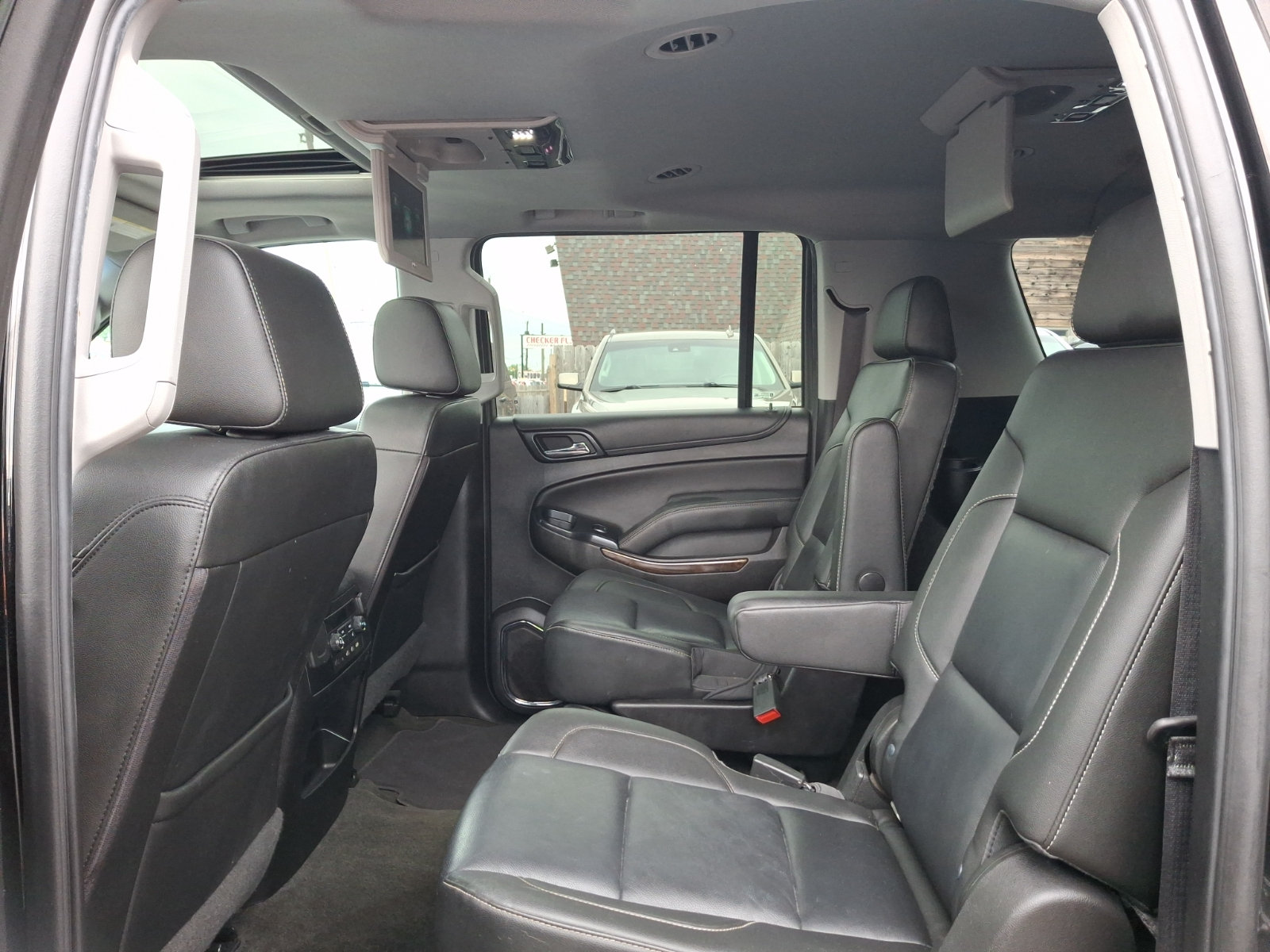 Used 2018 Chevrolet Suburban LT AWD/4WD image 11