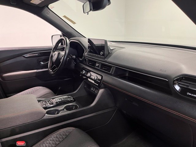 Used 2025 Honda Pilot Sport image 11