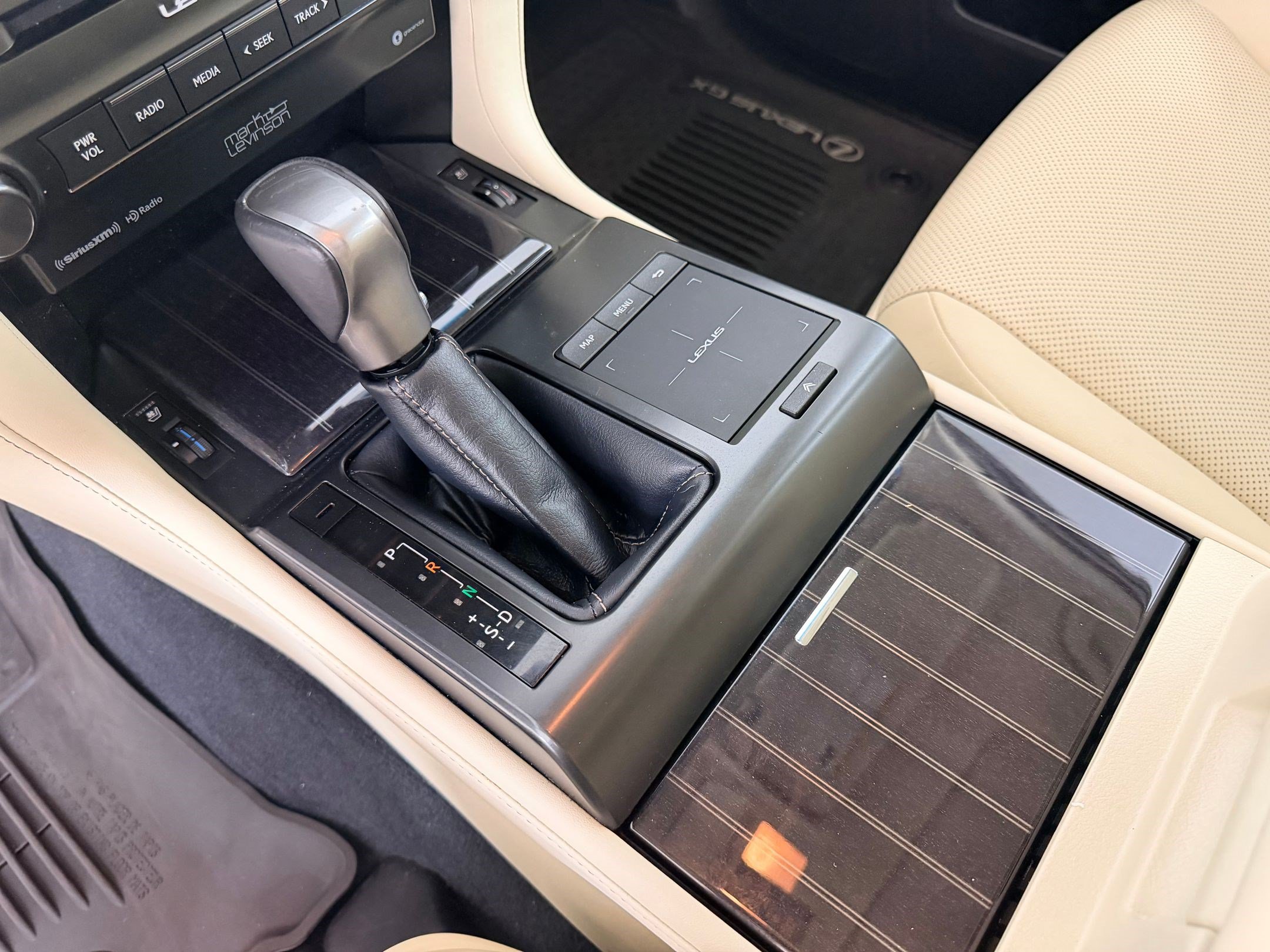 Used 2023 Lexus GX 460 Premium w/ Accessory Package AWD/4WD image 16