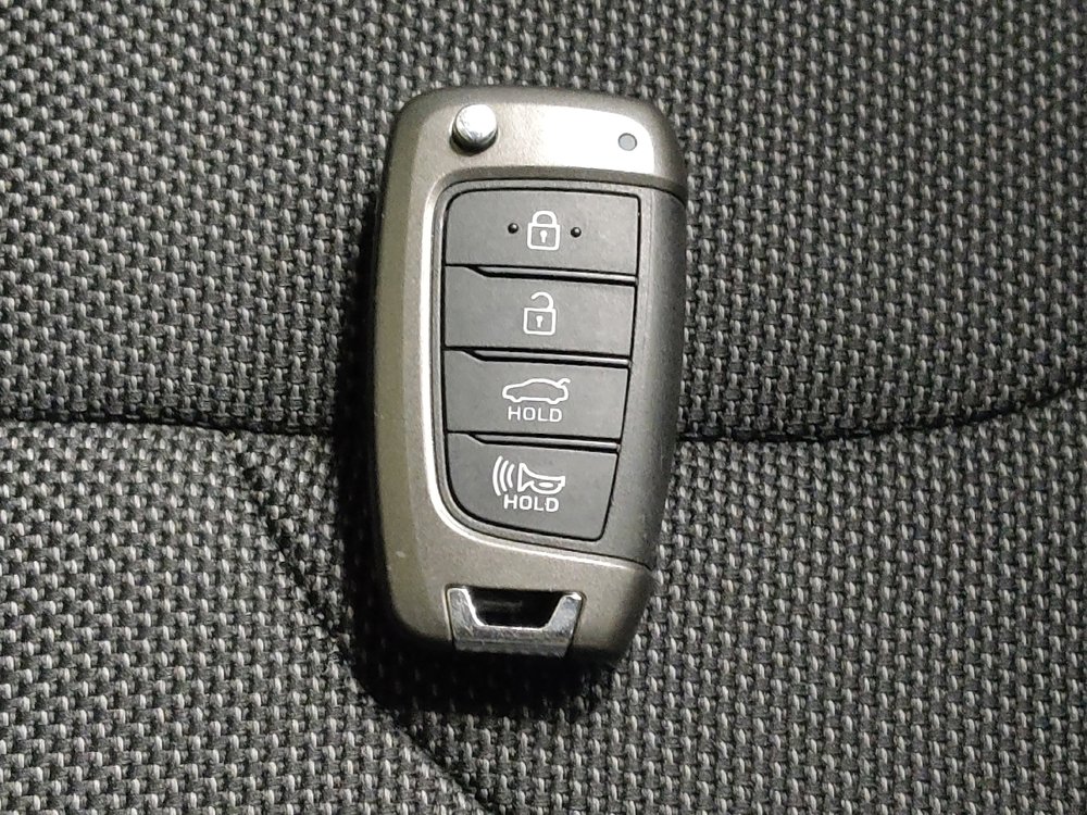 Used 2021 Hyundai Elantra SE w/ Cargo Package image 32