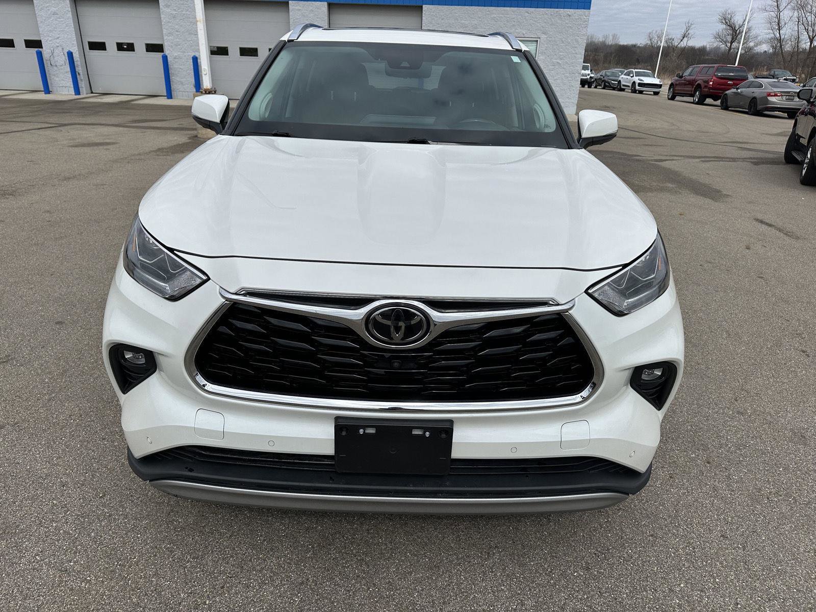 Used 2020 Toyota Highlander Platinum image 11