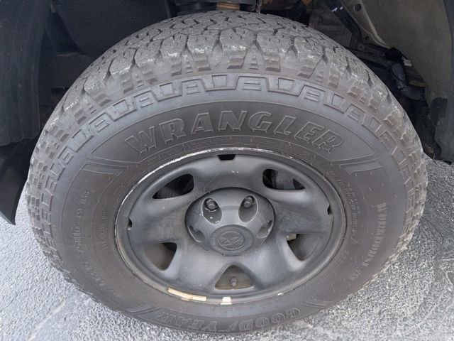 Used 2020 Toyota Tacoma SR image 28