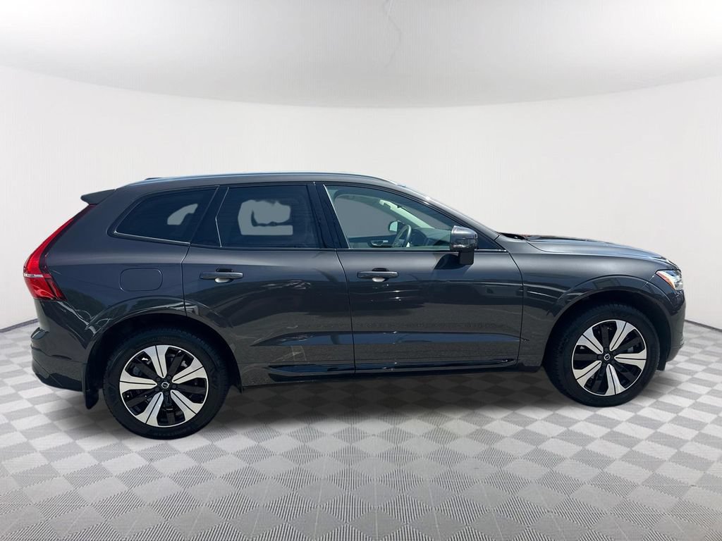 Used 2023 Volvo XC60 T8 Core AWD/4WD image 4