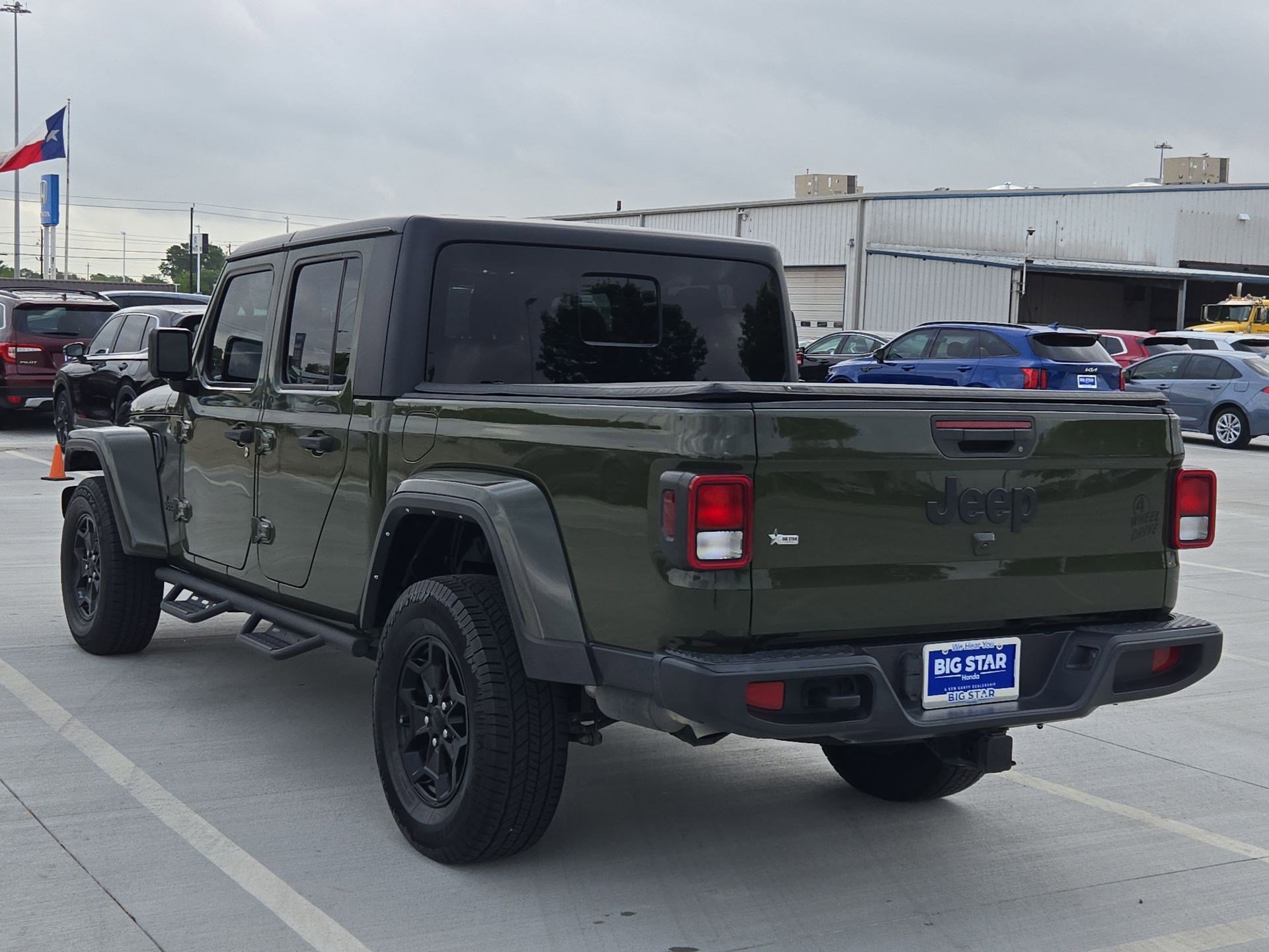 Used 2021 Jeep Gladiator Willys image 6
