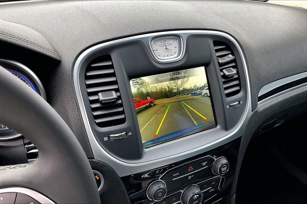 Used 2023 Chrysler 300 Touring w/ Sport Appearance Package image 10