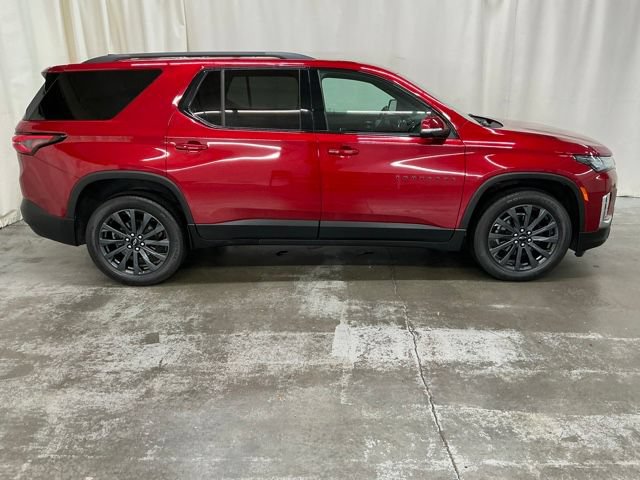 Used 2023 Chevrolet Traverse RS FWD image 2