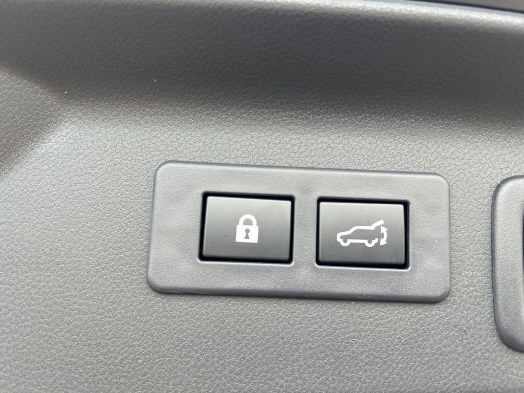 Used 2025 Subaru Forester Premium image 8