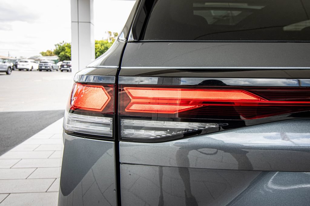 New 2026 Volkswagen Tiguan SE R-Line FWD image 16