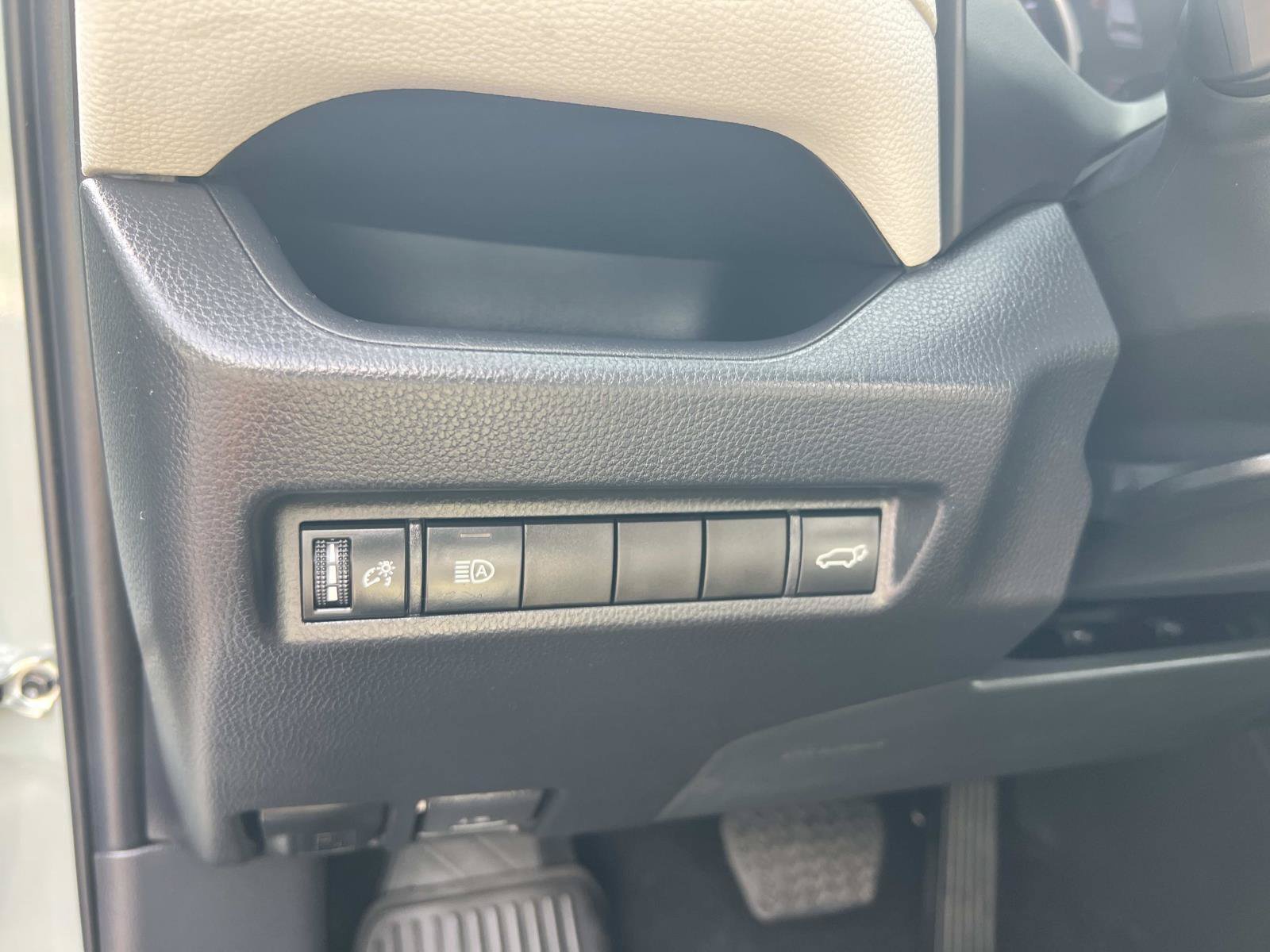 Used 2022 Toyota RAV4 XLE Premium FWD image 32