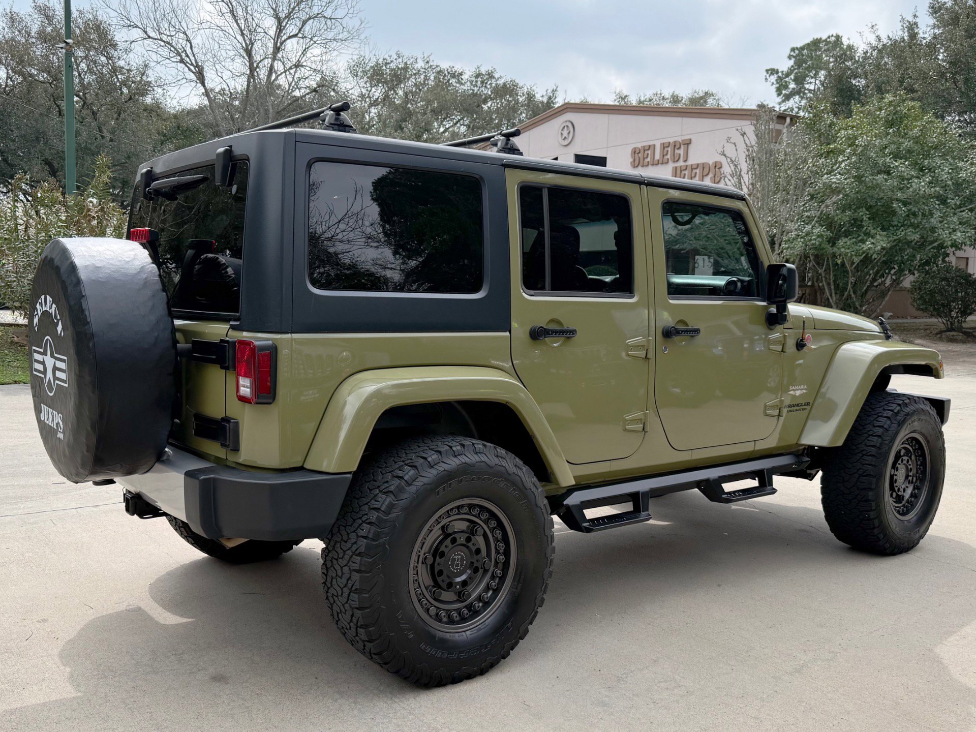 Used 2013 Jeep Wrangler Unlimited Sahara w/ Connectivity Group image 15