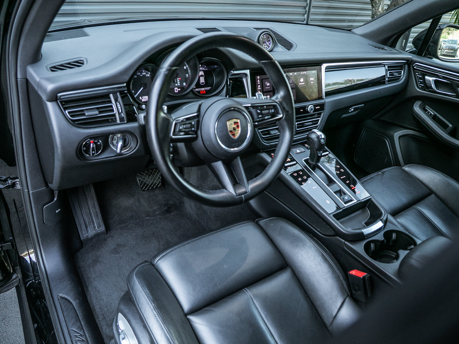 Certified 2023 Porsche Macan AWD/4WD image 4