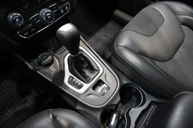 Used 2018 Jeep Cherokee Latitude Plus w/ Cold Weather Group image 18