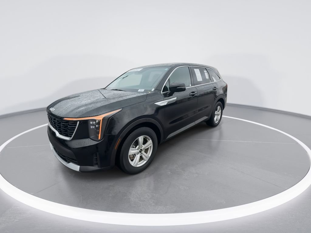 Used 2025 Kia Sorento LX image 4