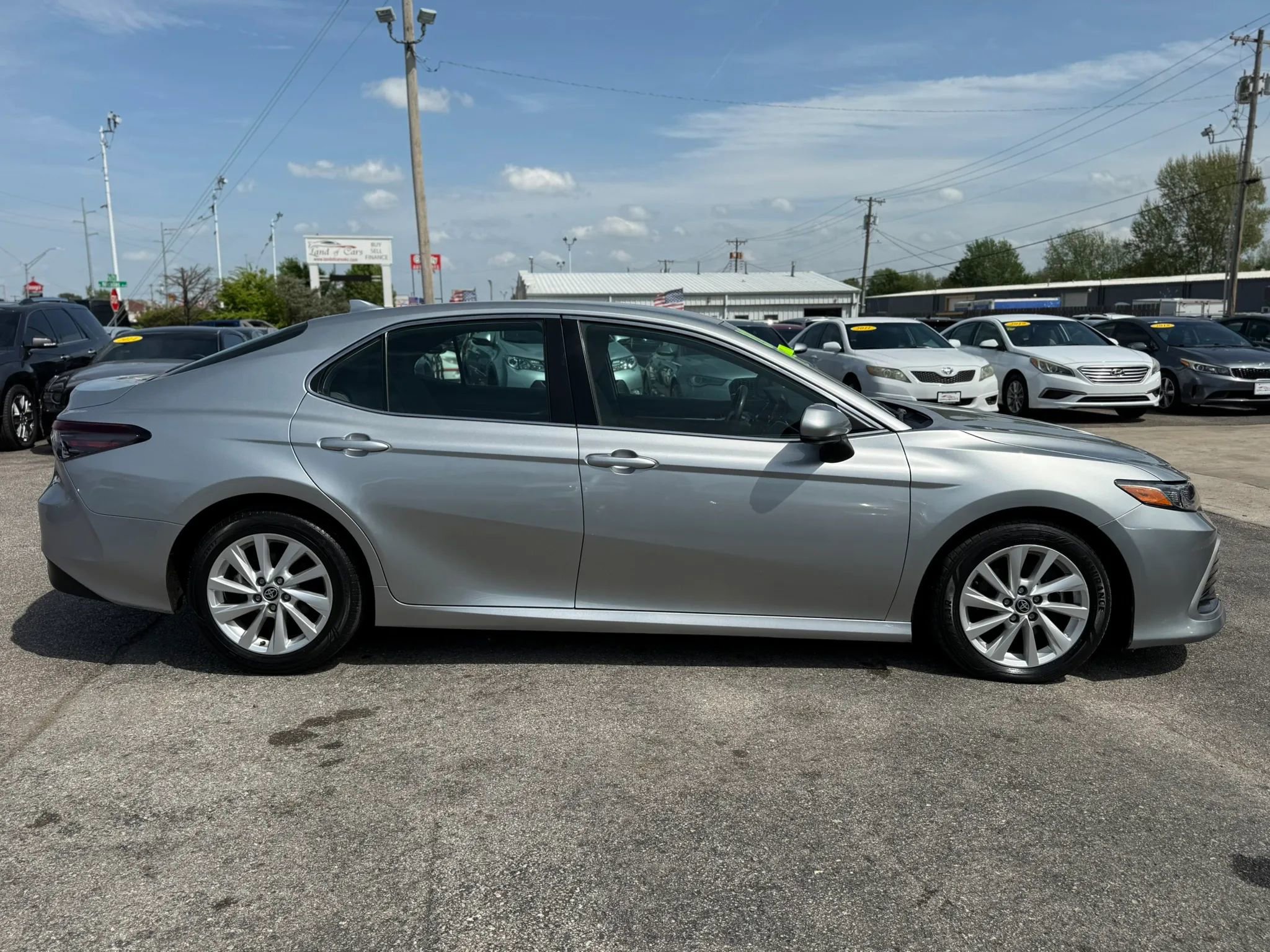 Used 2023 Toyota Camry LE image 2