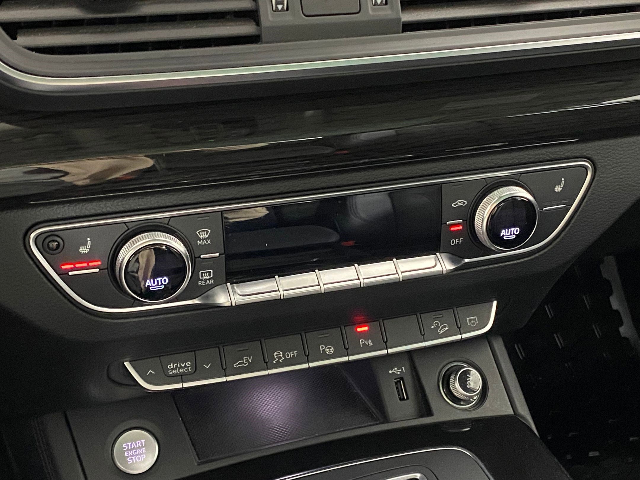 Used 2020 Audi Q5 e Prestige image 28