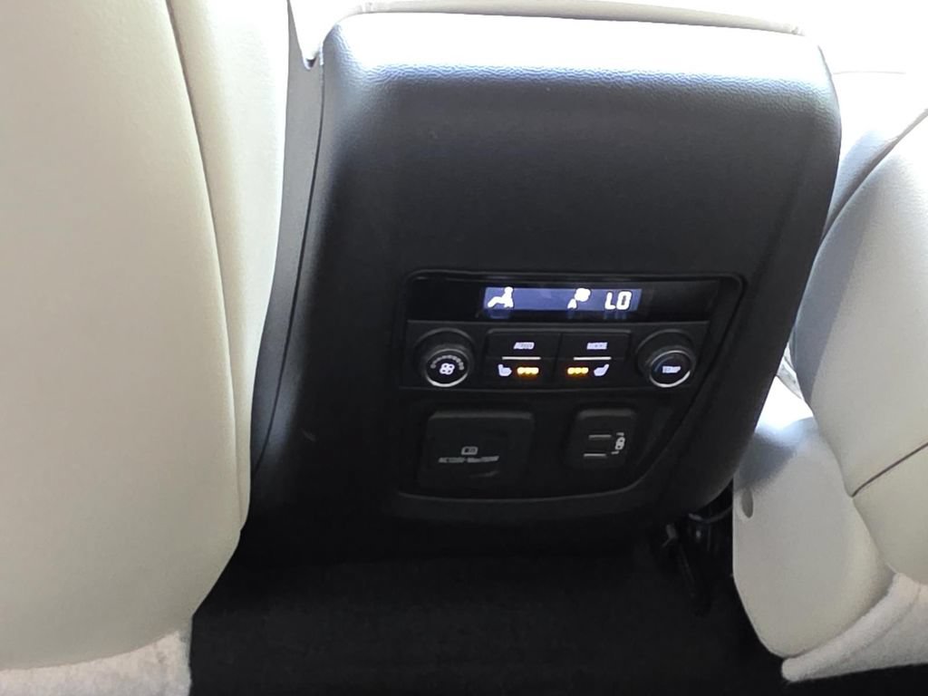 Used 2022 Buick Enclave Avenir w/ Avenir Technology Package FWD image 12